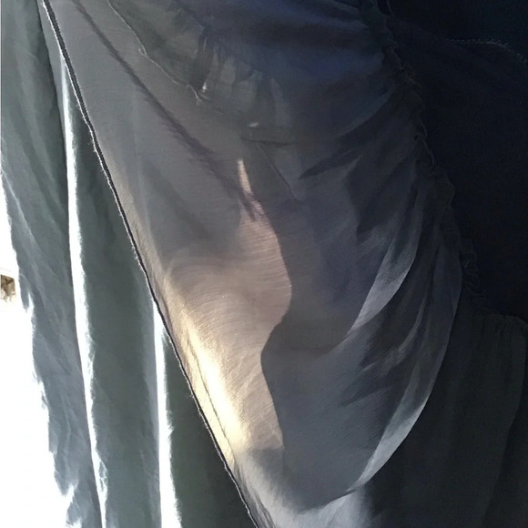 Esley blouse size small. ( Box CV ) - Picture 2 of 4